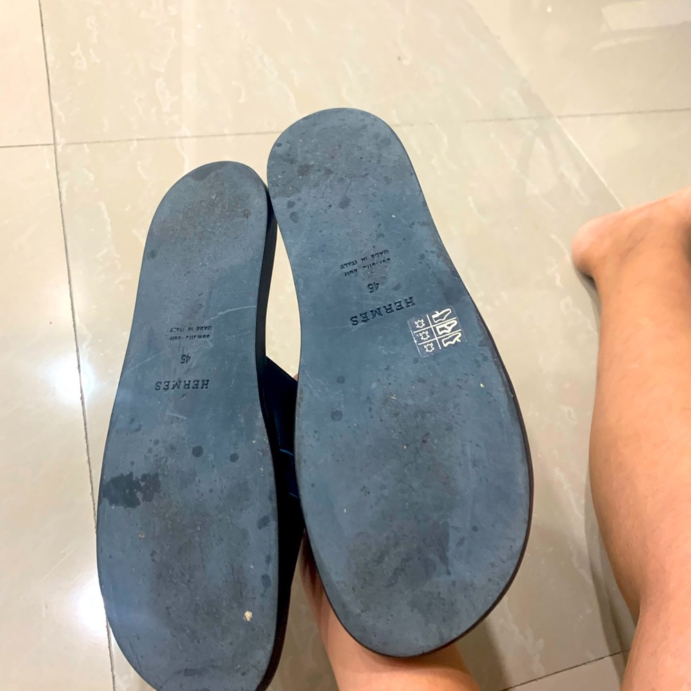 Hermes Izmir sandals, worn only twice . While worn them ,felt they are too small